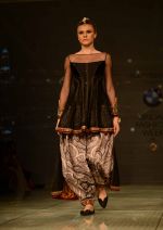 Model walk for Tarun Tahiliani Show foe India Bridal Fashion Week on 7th Aug 2014